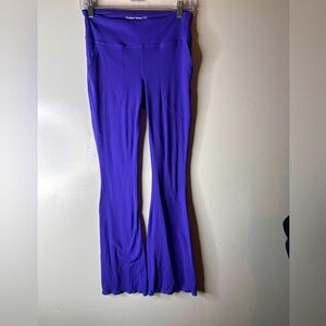 Outdoor Voices SuperForm Rib Flare Pant in Purple Size M